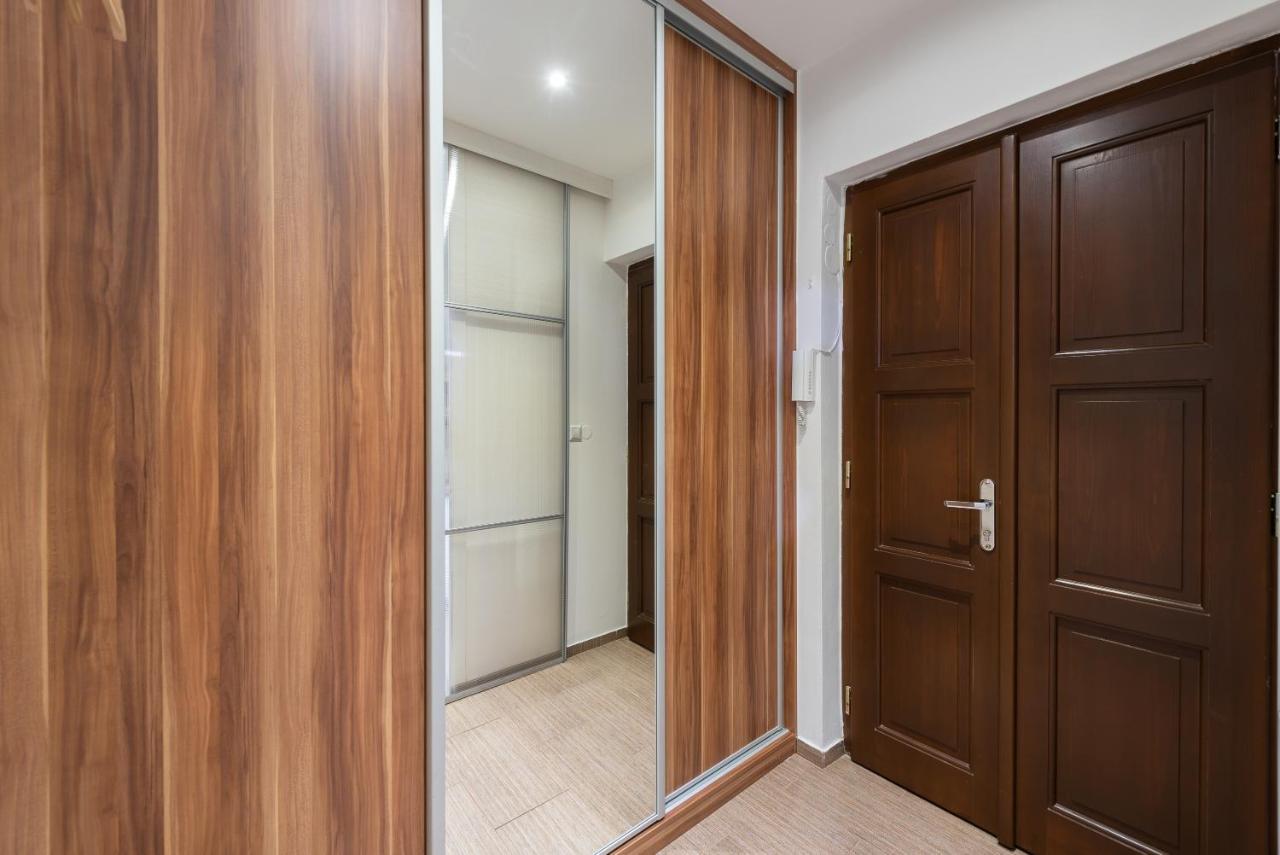 10 Min City Centre 5 People Apartment, Free Coffee Praag Buitenkant foto